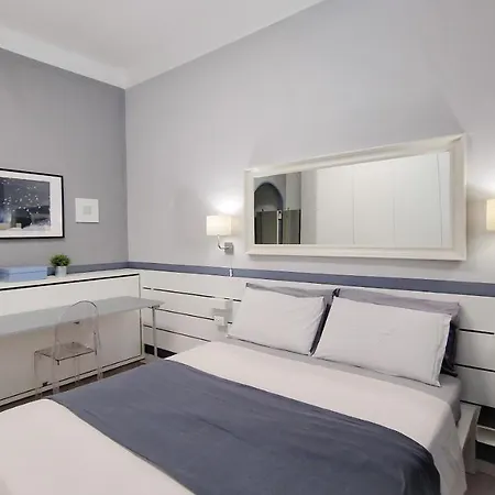 Charming Station * Milán